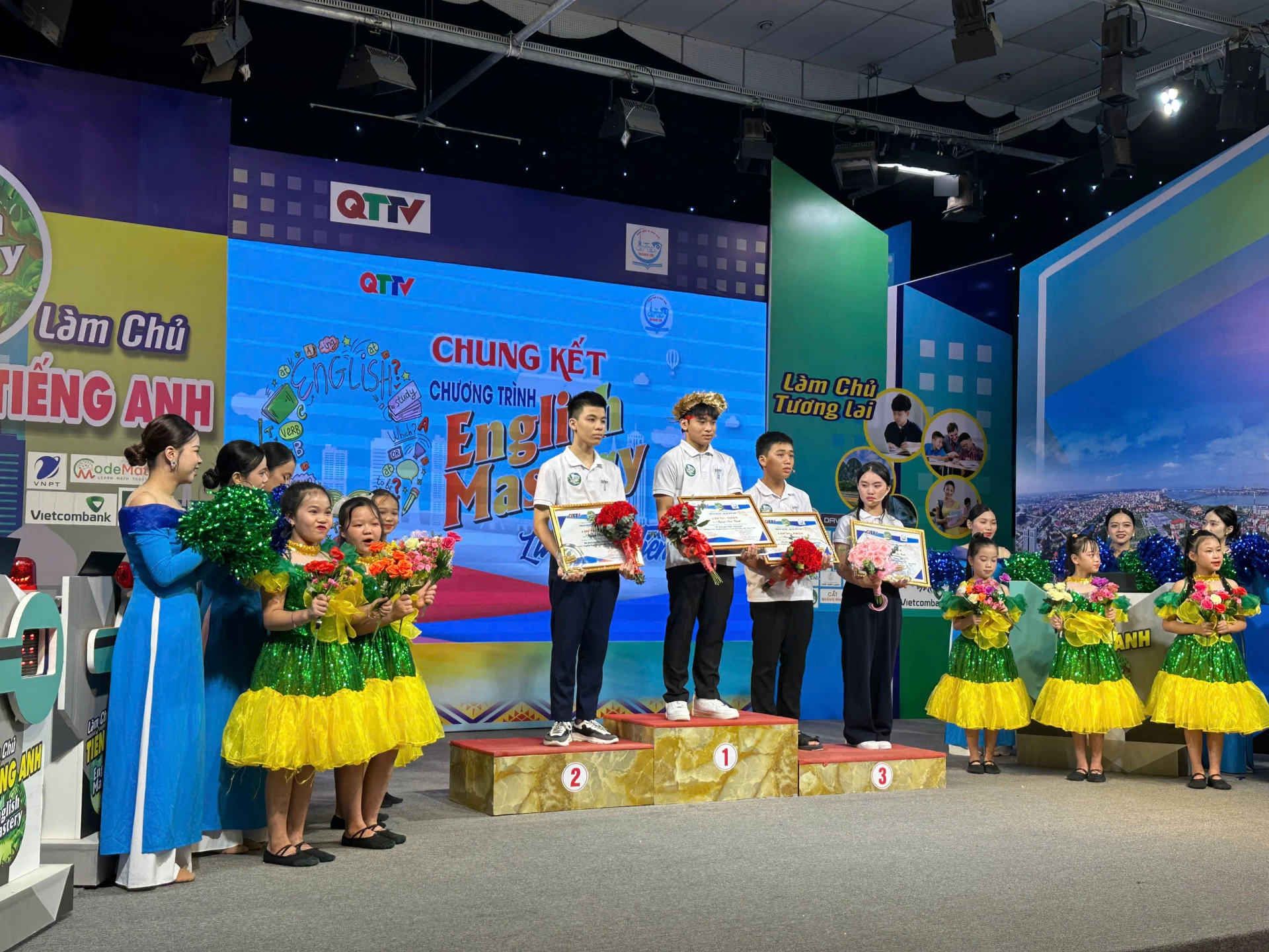 Các thí sinh tại trận chung kết English Mastery 2025- Ảnh: T.S