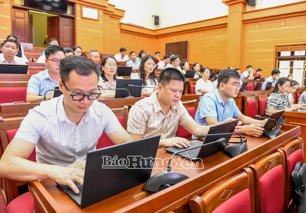 Các đại biểu dự hội nghị.