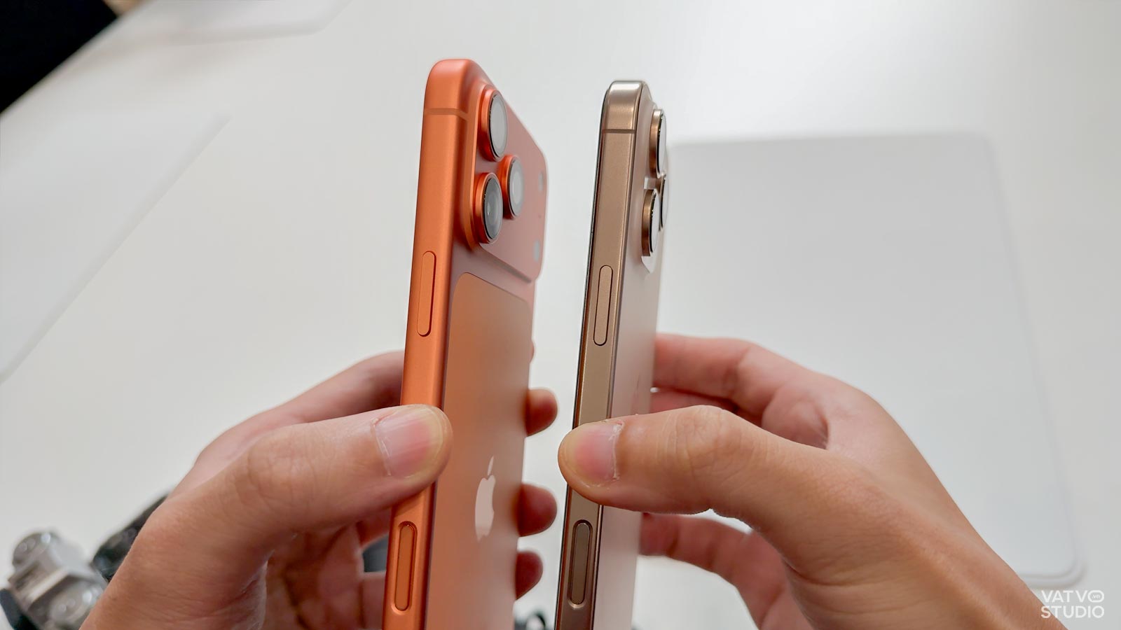 So sánh iPhone 17 Pro Max và iPhone 16 Pro Max: Rất nhiều khác biệt! 4 So sanh iPhone 17 Pro Max iPhone 16 Pro Max 12