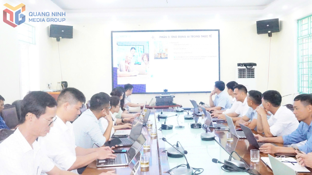 Kỹ thuật viên VNPT giới thiệu và thực hành với hệ sinh thái AI của VNPT chuyên dùng cho công tác quản lý nhà nước. Kỹ thuật viên VNPT giới thiệu và thực hành với hệ sinh thái AI của VNPT chuyên dùng cho công tác quản lý nhà nước.