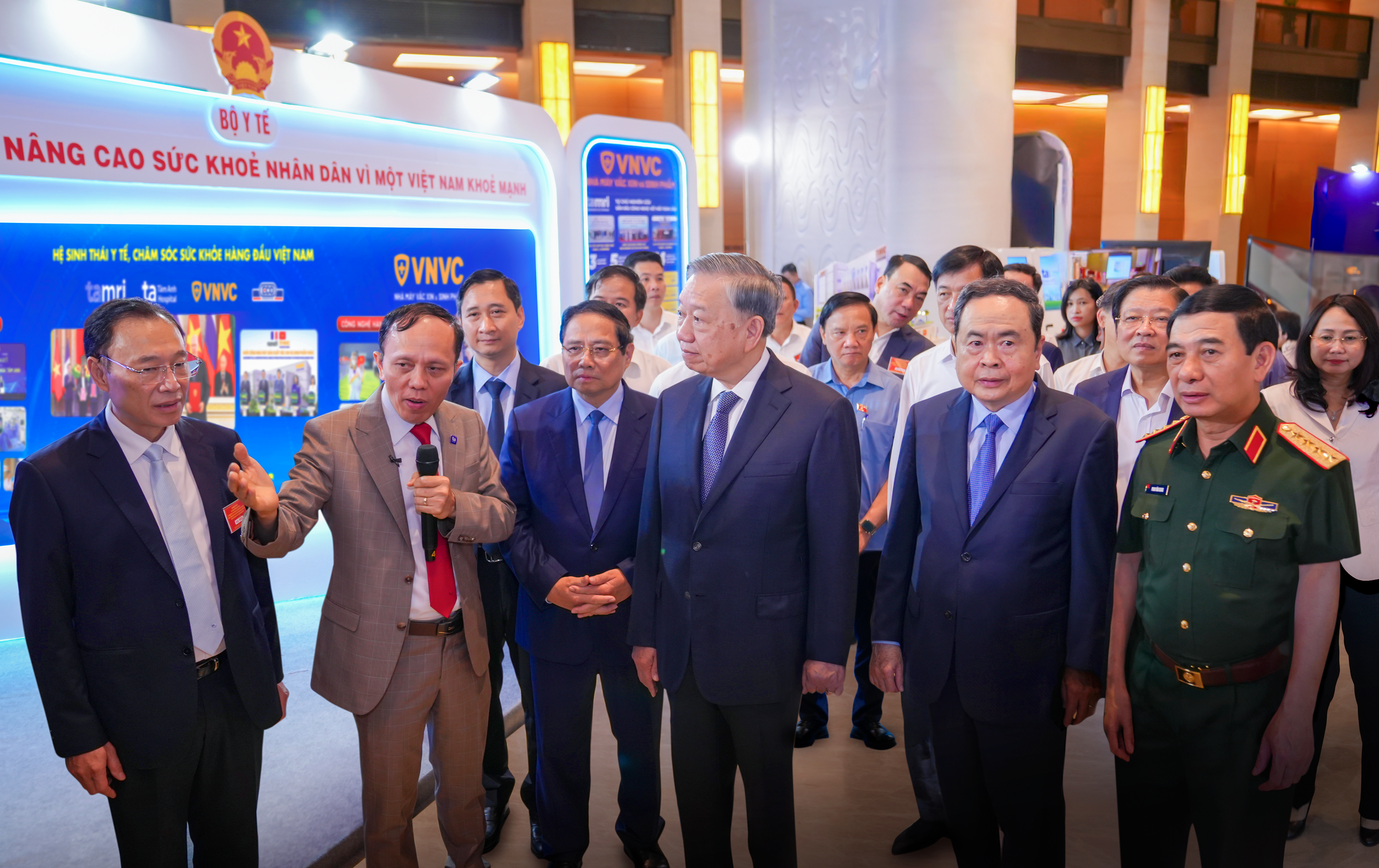 BV Tâm Anh giới thiệu công nghệ Robot AI tại triển lãm Thành tựu Y tế nổi bật ở tòa nhà Quốc hội- Ảnh 2.