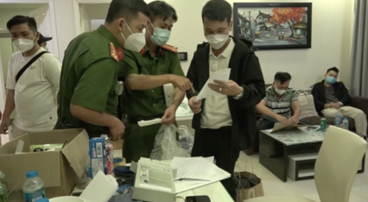 Công an TP HCM khuyến cáo thủ đoạn lừa đảo mới, chiếm quyền điện thoại 1 Công an TP HCM khuyến cáo thủ đoạn lừa đảo mới, chiếm quyền điện thoại - Ảnh 1.
