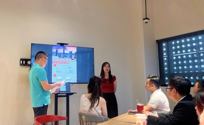 Lucky Shop đào tạo kỹ năng bán hàng cho đội nhóm. Ảnh: Lucky Shop