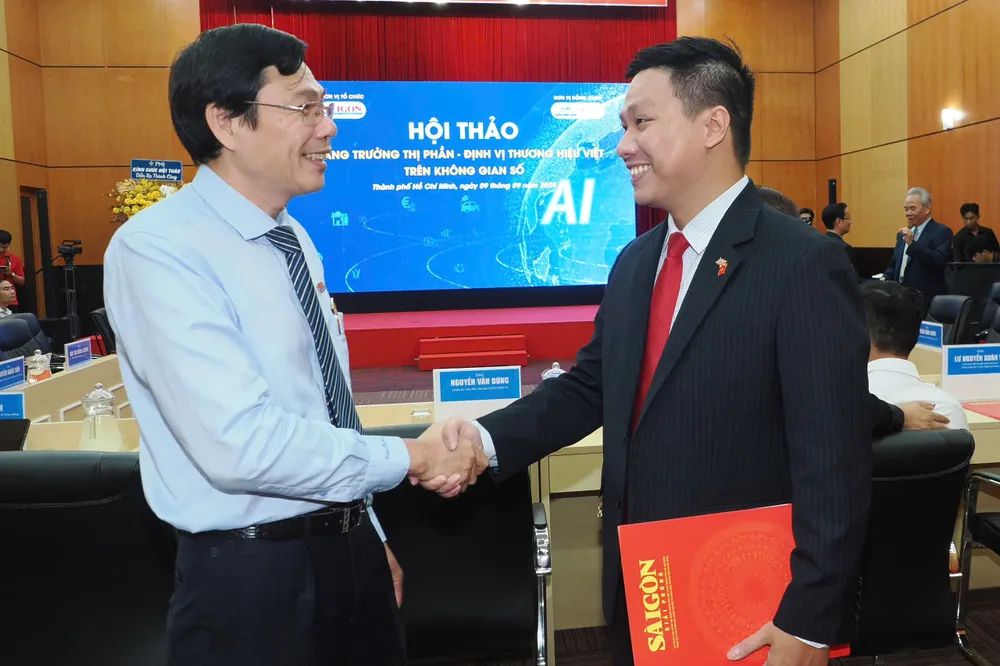 bắt tay.jpg