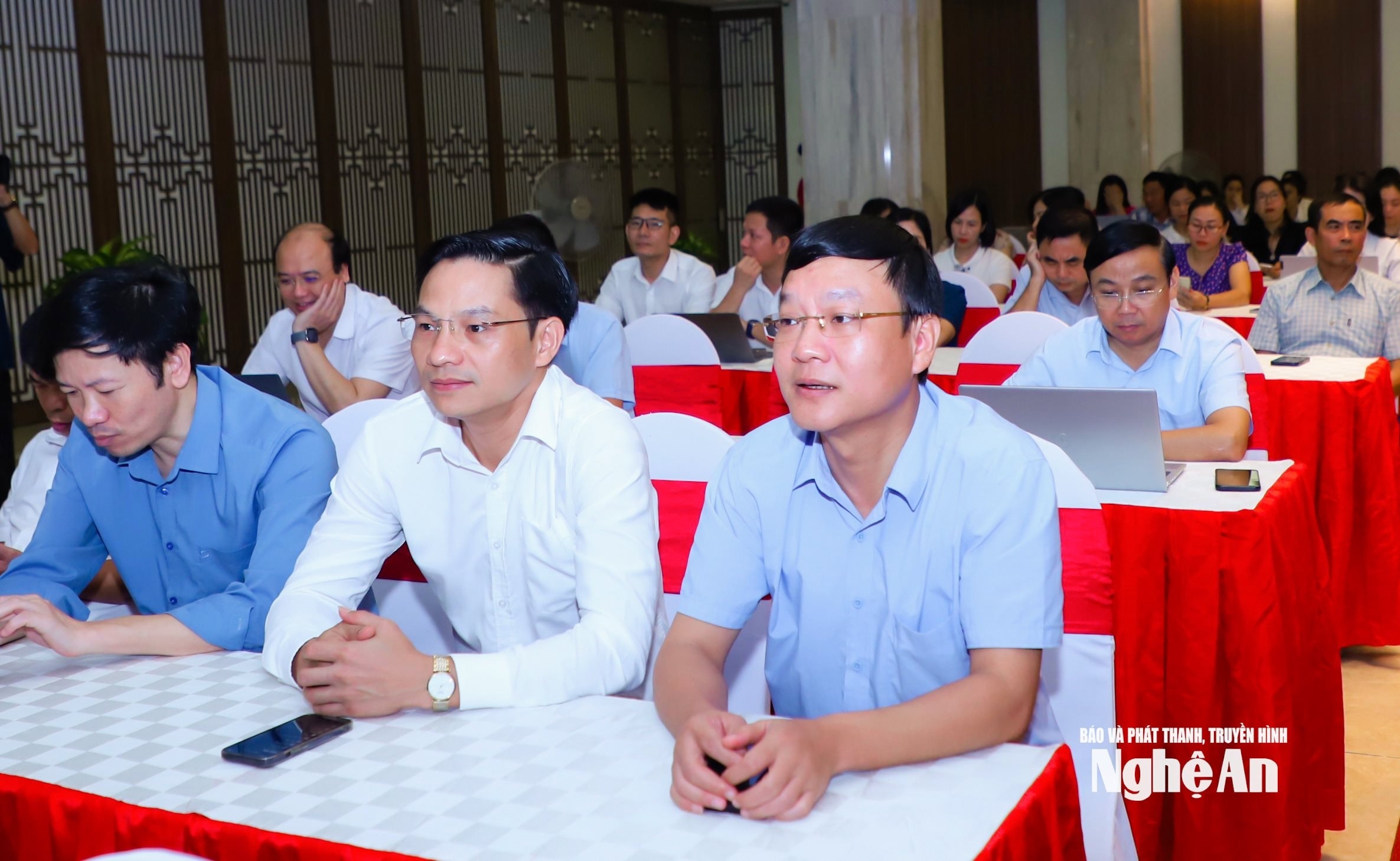 Hơn 3.000 cán bộ, công chức các cơ quan Đảng ở Nghệ An tham gia tập huấn ứng dụng trí tuệ nhân tạo 4 bna_img_4797.jpg