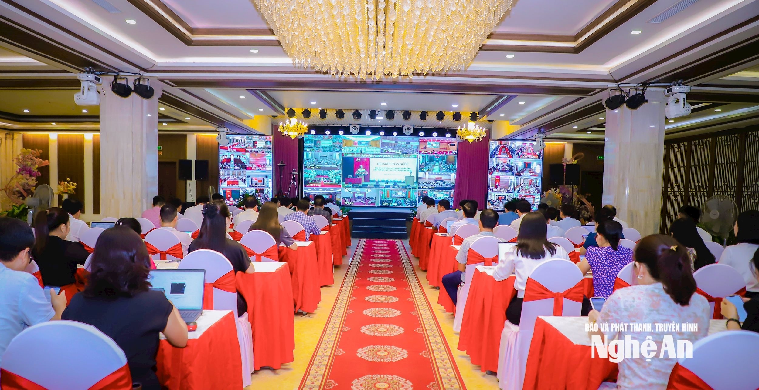 Hơn 3.000 cán bộ, công chức các cơ quan Đảng ở Nghệ An tham gia tập huấn ứng dụng trí tuệ nhân tạo 1 bna_img_4851(1).jpg