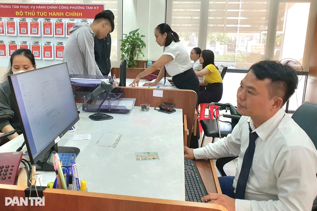 Công chức xã tập làm sếp của AI khi công việc tăng 3-4 lần - 1