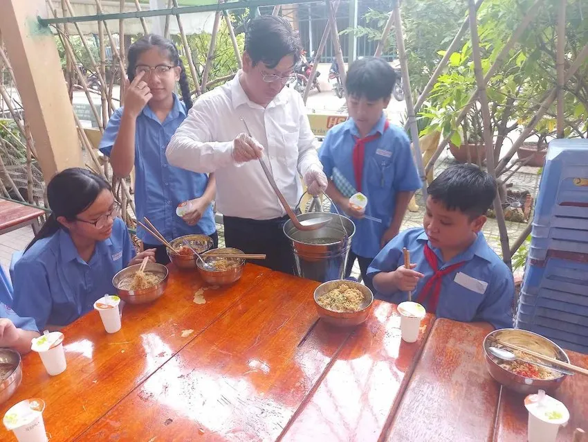công khai số điện thoại