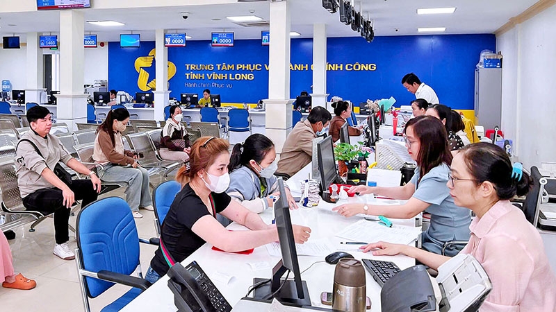 Ứng dụng AI giúp cán bộ, công chức, viên chức nâng cao kỹ năng số, rút ngắn thời gian xử lý hồ sơ, phục vụ người dân hiệu quả hơn. Ảnh: TUYẾT HIỀN