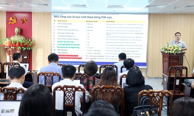 Báo cáo viên của Sở Khoa học và Công nghệ giới thiệu tổng quan về công cụ AI. Báo cáo viên của Sở Khoa học và Công nghệ giới thiệu tổng quan về công cụ AI.