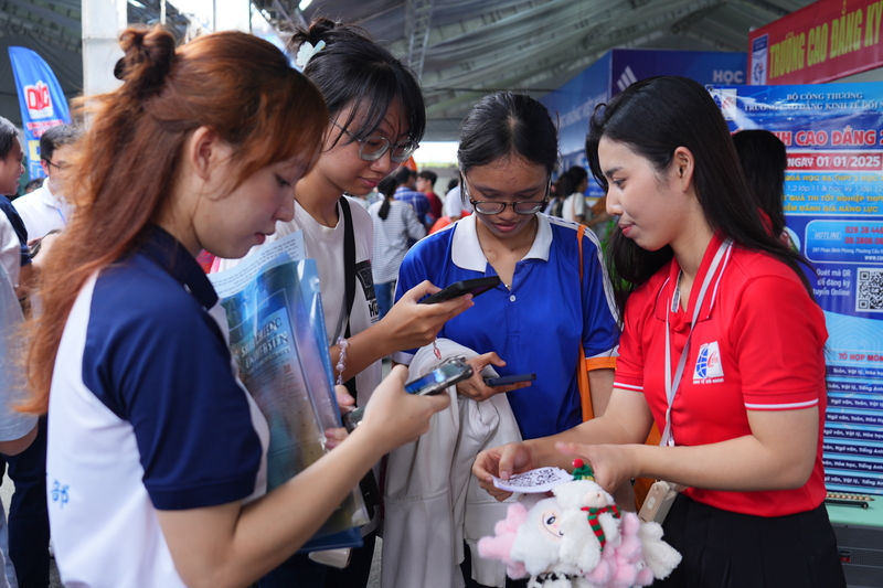 Thiếu hụt nhân lực Thương mại điện tử ở các vị trí chủ chốt là thách thức, nhưng cũng là cơ hội để các trường nâng cấp chương trình đào tạo, đáp ứng thực tiễn