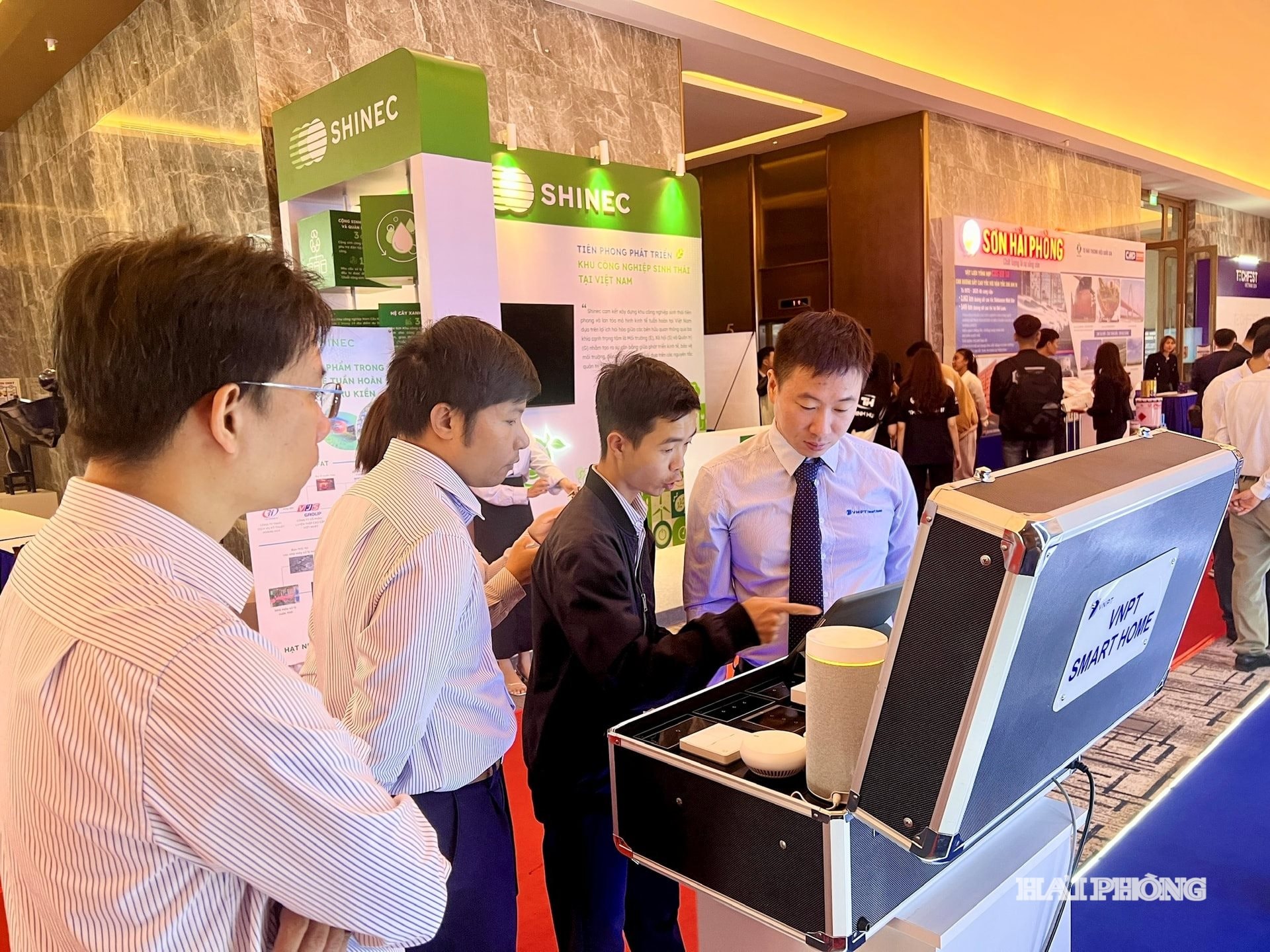 gian-trung-bay-techfest1(1).jpg