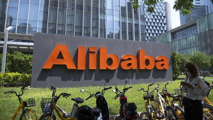 Bên ngoài trụ sở Alibaba ở Hàng Châu. Ảnh: China Daily