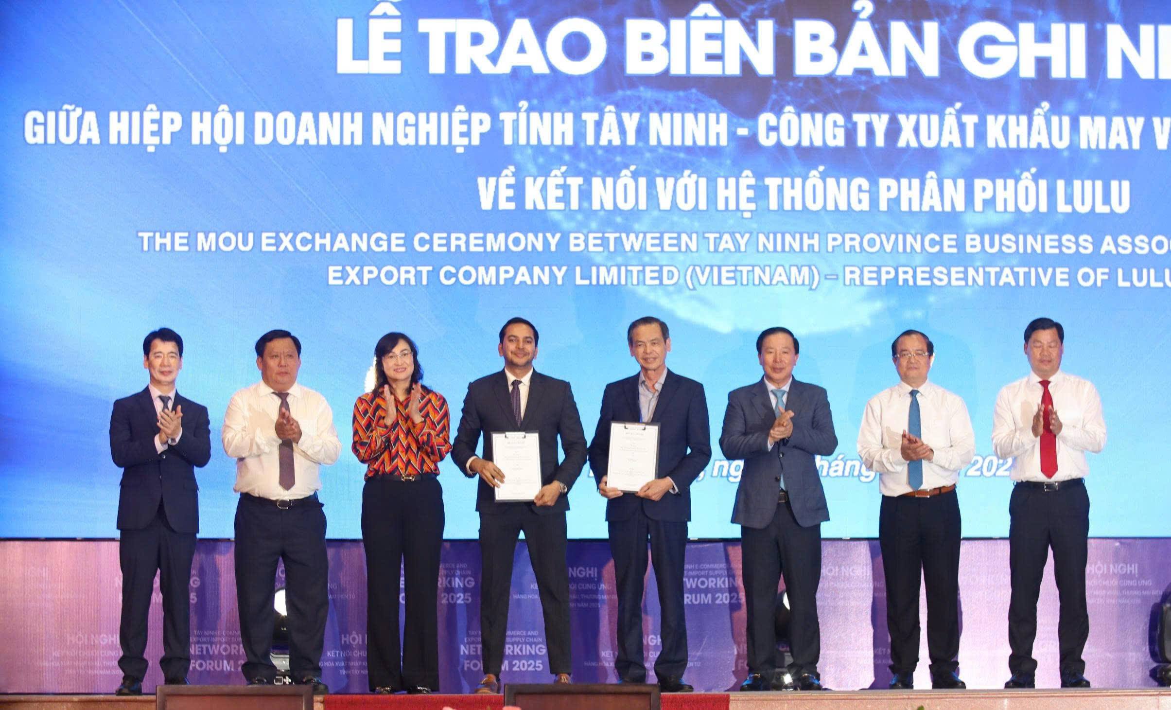 Tây Ninh kết nối chuỗi cung ứng hàng hóa xuất nhập khẩu và thương mại điện tử năm 2025 4 Anh-tin-bai