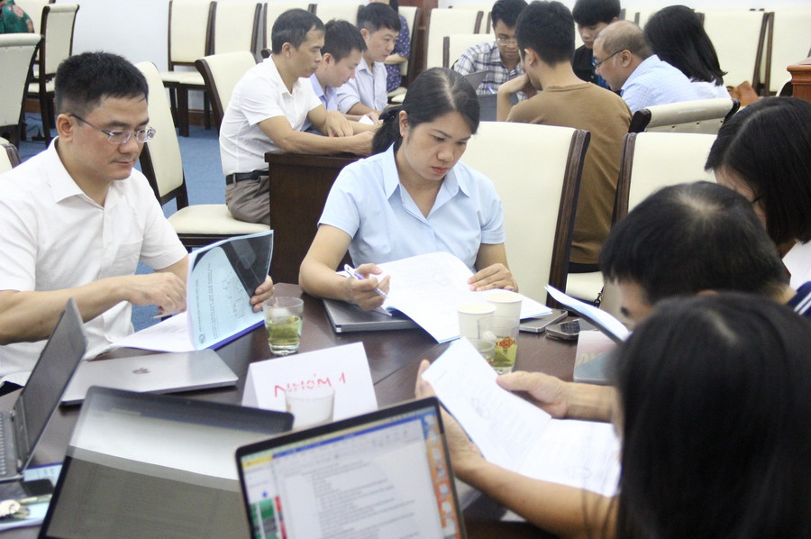 Yêu cầu cấp thiết xây dựng Khung năng lực AI cho giáo viên phổ thông 1 Các chuyên gia, nhà giáo tham dự hội thảo.