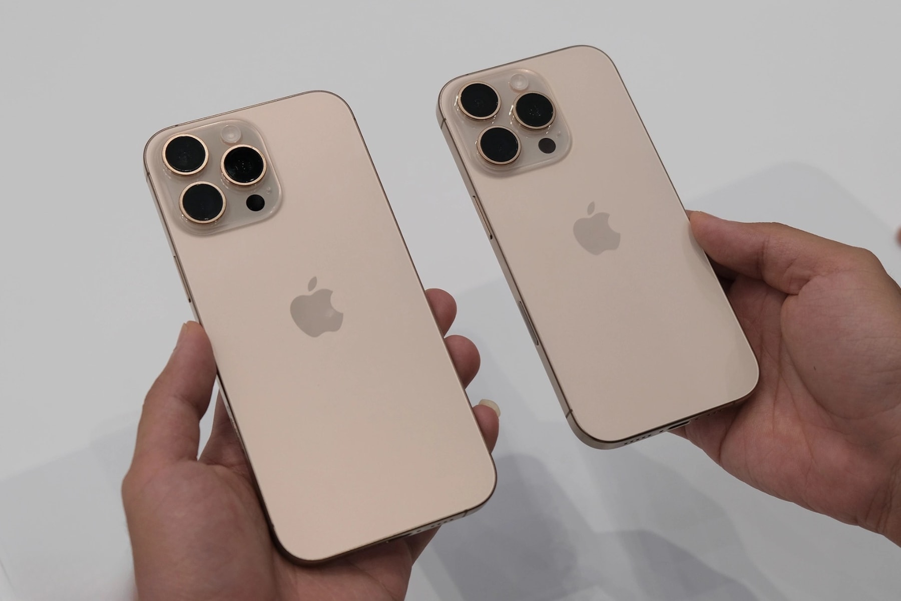 Phiên bản nhỏ gọn, giá rẻ hơn tới 7 triệu nhưng mạnh ngang iPhone 16 Pro Max 2 iphone 16 pro 16 pro max