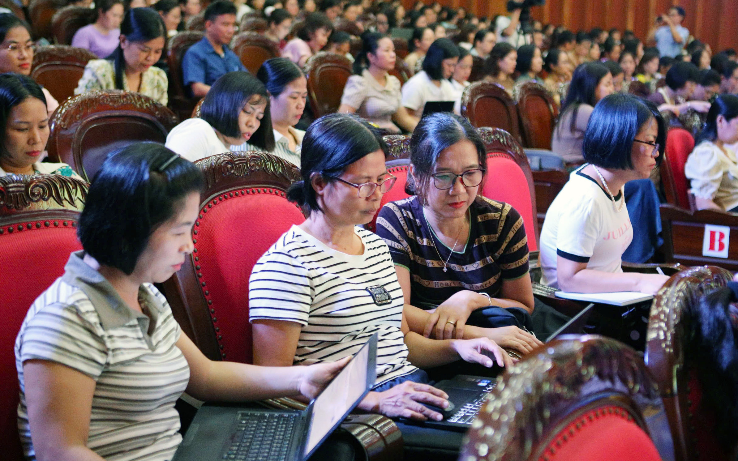 Hội Khuyến học tỉnh Hưng Yên hợp tác mở các lớp tập huấn chuyển đổi số và ứng dụng AI 2 Hội Khuyến học tỉnh Hưng Yên hợp tác mở các lớp tập huấn chuyển đổi số và ứng dụng AI - Ảnh 2.