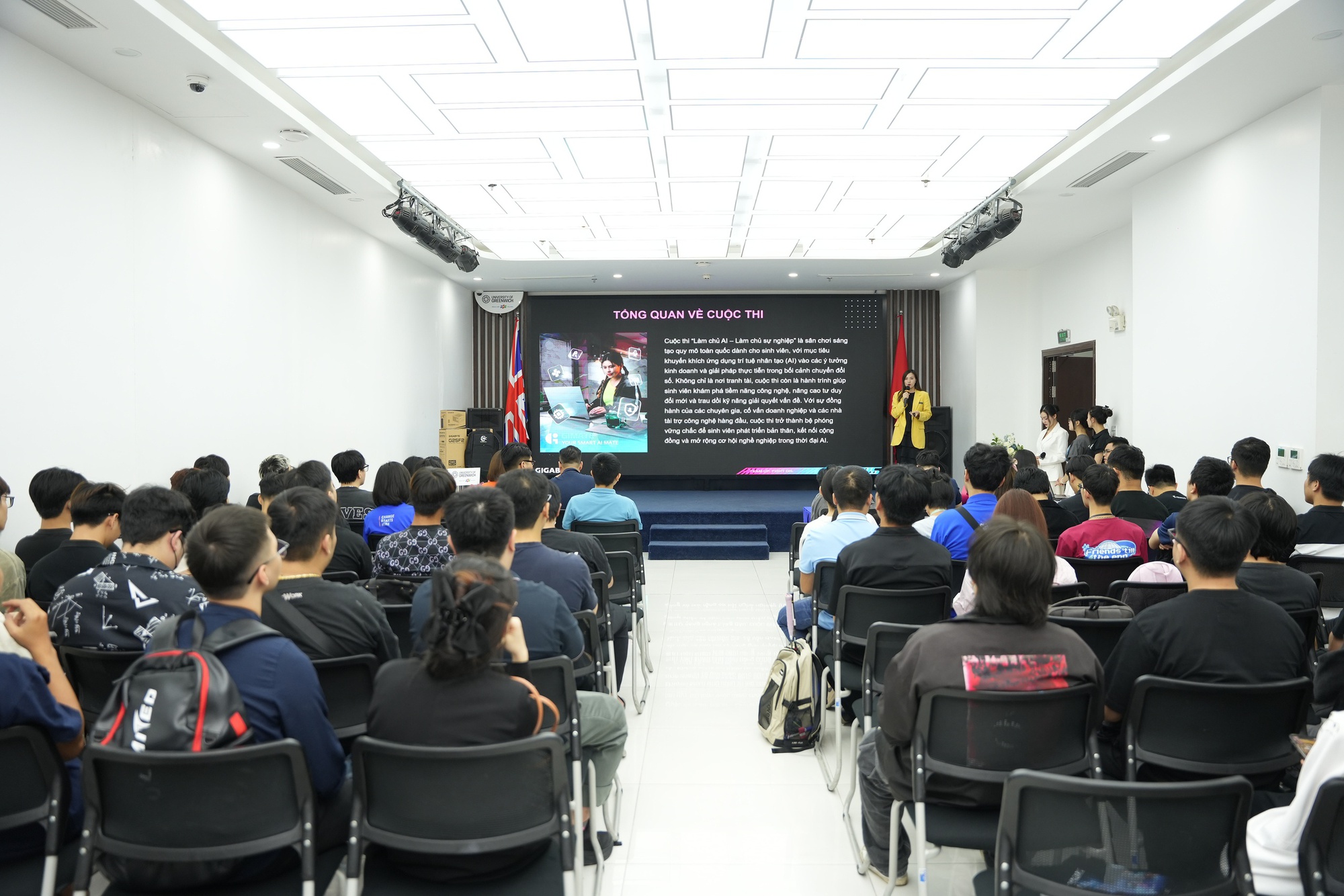 “Làm chủ AI - Làm chủ sự nghiệp”: Workshop giúp bạn trẻ bắt trend AI, trải nghiệm laptop xịn và rinh quà khủng- Ảnh 5. “Làm chủ AI - Làm chủ sự nghiệp”: Workshop giúp bạn trẻ bắt trend AI, trải nghiệm laptop xịn và rinh quà khủng- Ảnh 5.