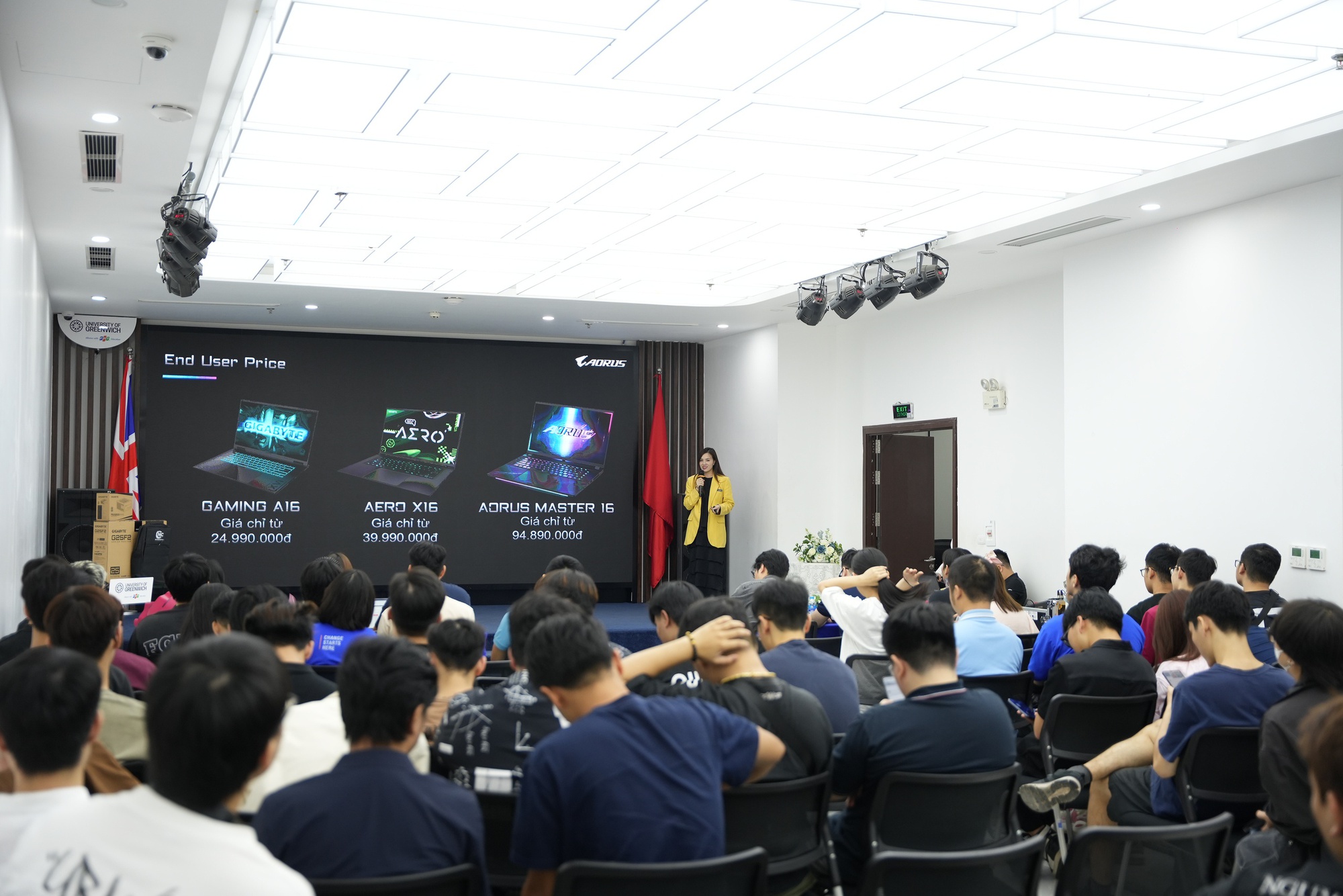 “Làm chủ AI - Làm chủ sự nghiệp”: Workshop giúp bạn trẻ bắt trend AI, trải nghiệm laptop xịn và rinh quà khủng- Ảnh 6. “Làm chủ AI - Làm chủ sự nghiệp”: Workshop giúp bạn trẻ bắt trend AI, trải nghiệm laptop xịn và rinh quà khủng- Ảnh 6.