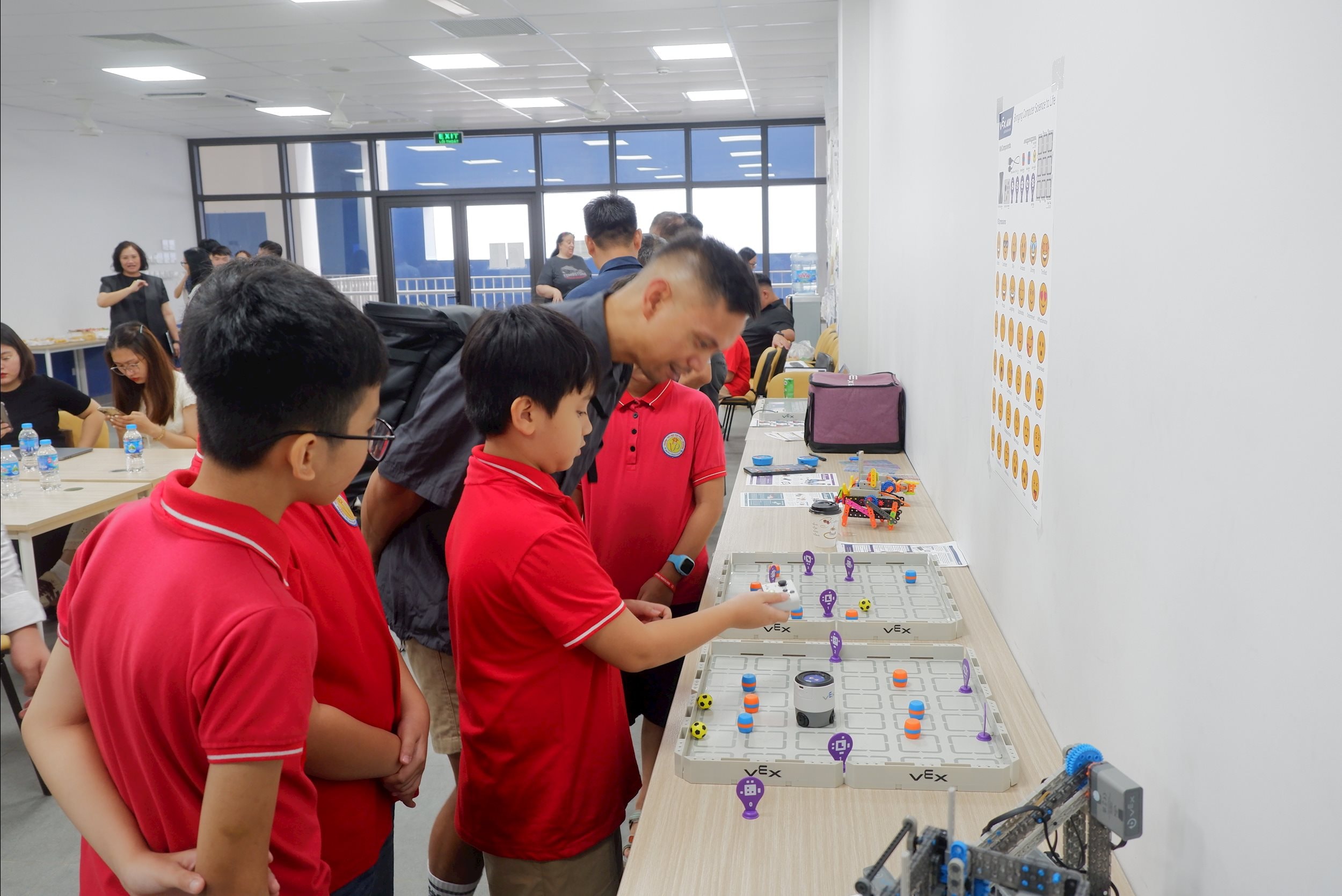 Giáo dục STEM với AI và Robotics 1 Mang STEM vào lớp học 4