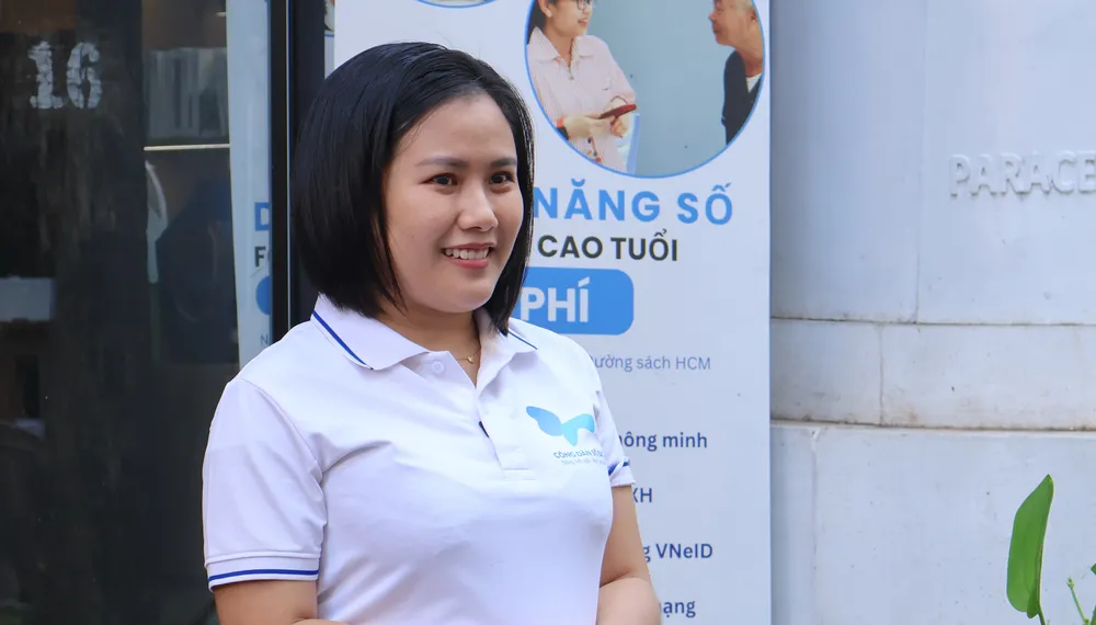 Chị Phan Bảo Thy, người sáng lập Dự án "Công dân số bạc" cho hay niềm vui của chị là nhiều học viên sau khóa học đã có thể tự tin mở lớp tại khu phố hoặc tiếp tục đăng ký học nâng cao. Người trẻ tại TPHCM dạy công nghệ, AI miễn phí cho người lớn tuổi
