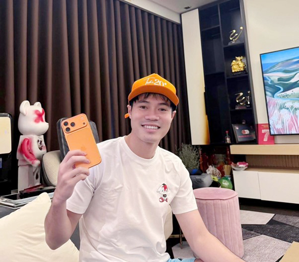 Tiền đạo Văn Toàn khoe vừa 