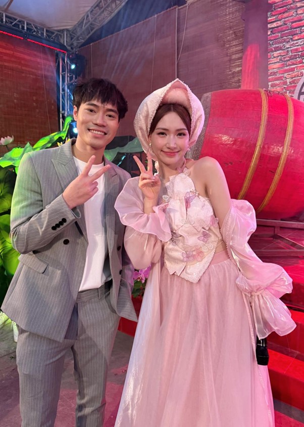 Tiền đạo Văn Toàn khoe vừa 