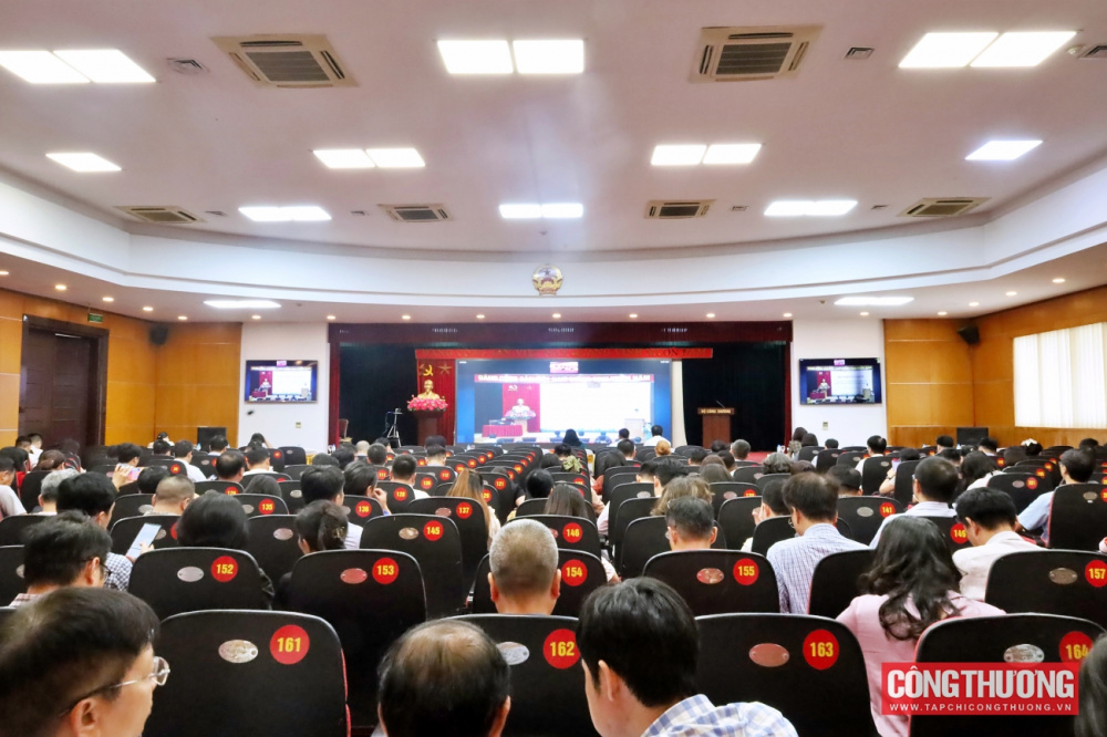 Tập huấn về ứng dụng trí tuệ nhân tạo (AI) cho cán bộ các cấp ủy và cơ quan Đảng trên cả nước 3 Tập huấn ứng dụng trí tuệ nhân tạo (AI) cho cán bộ các cấp ủy và cơ quan Đảng