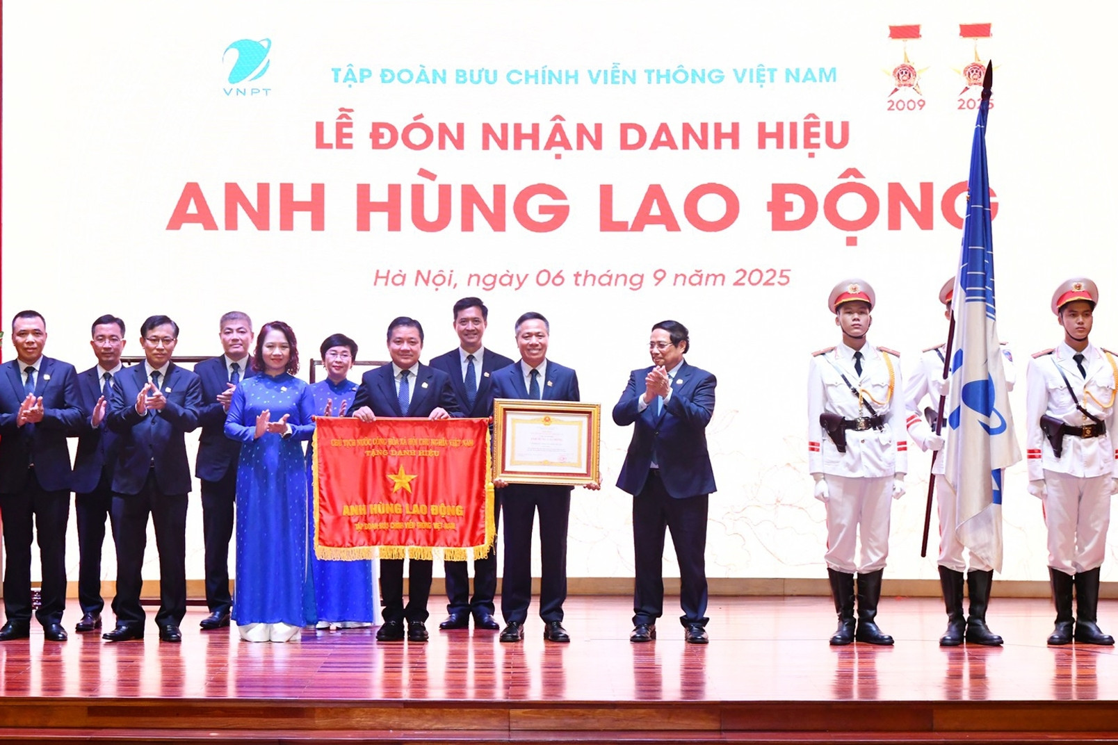 Thủ tướng: 'VNPT phải có tầm nhìn xa, trông rộng, nghĩ sâu, làm lớn'