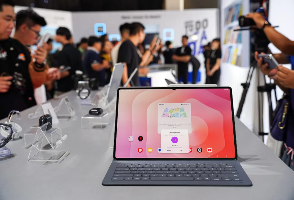 Tin công nghệ 8-9: Galaxy Tab S11 Ultra có màn hình lên đến 14,6 inch. Tin công nghệ 8-9: Galaxy Tab S11 Ultra có màn hình lên đến 14,6 inch.
