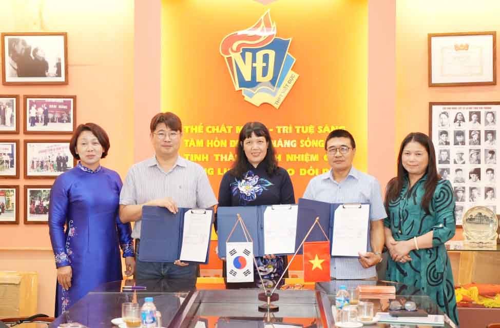 Trường THPT Việt Đức đẩy mạnh ứng dụng AI trong dạy và học 8 Trường THPT Việt Đức đẩy mạnh giáo dục số trong dạy và học