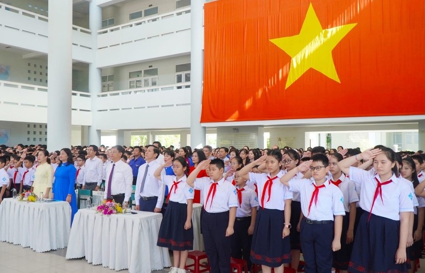 Trường THPT Việt Đức đẩy mạnh ứng dụng AI trong dạy và học 10 TP Huế: Hơn 294 nghìn học sinh phấn khởi bước vào năm học mới
