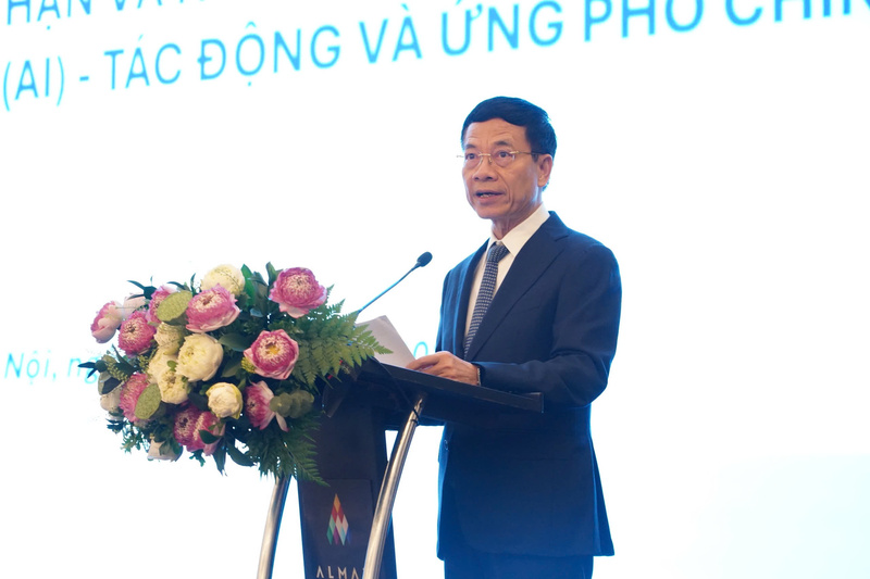 Giải pháp nào để phát huy sức mạnh AI và hạn chế tác động? 1 Bộ trưởng Bộ Khoa học và Công nghệ Nguyễn Mạnh Hùng phát biểu tại hội thảo. Ảnh: Quỳnh Nga