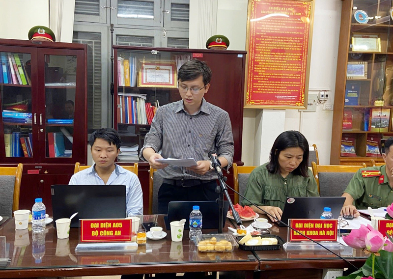 Thượng uý, ThS. Nguyễn Ngọc Hải, cán bộ Trung tâm An ninh mạng quốc gia trình bày tham luận