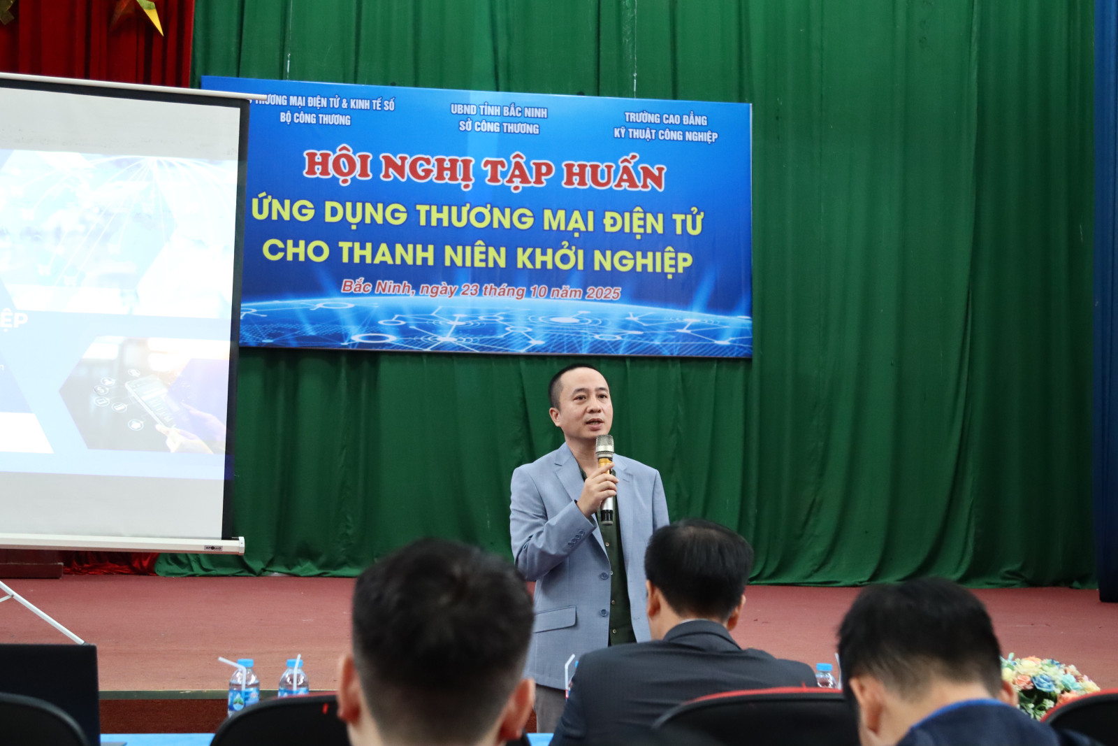 Chương trình ứng dụng TMĐT cho thanh niên Bắc Ninh khởi nghiệp 2 Chương trình ứng dụng TMĐT cho thanh niên Bắc Ninh khởi nghiệp - Ảnh 2
