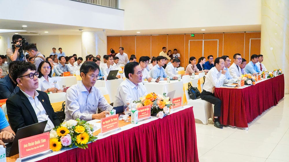 Đại biểu tham dự hội thảo.