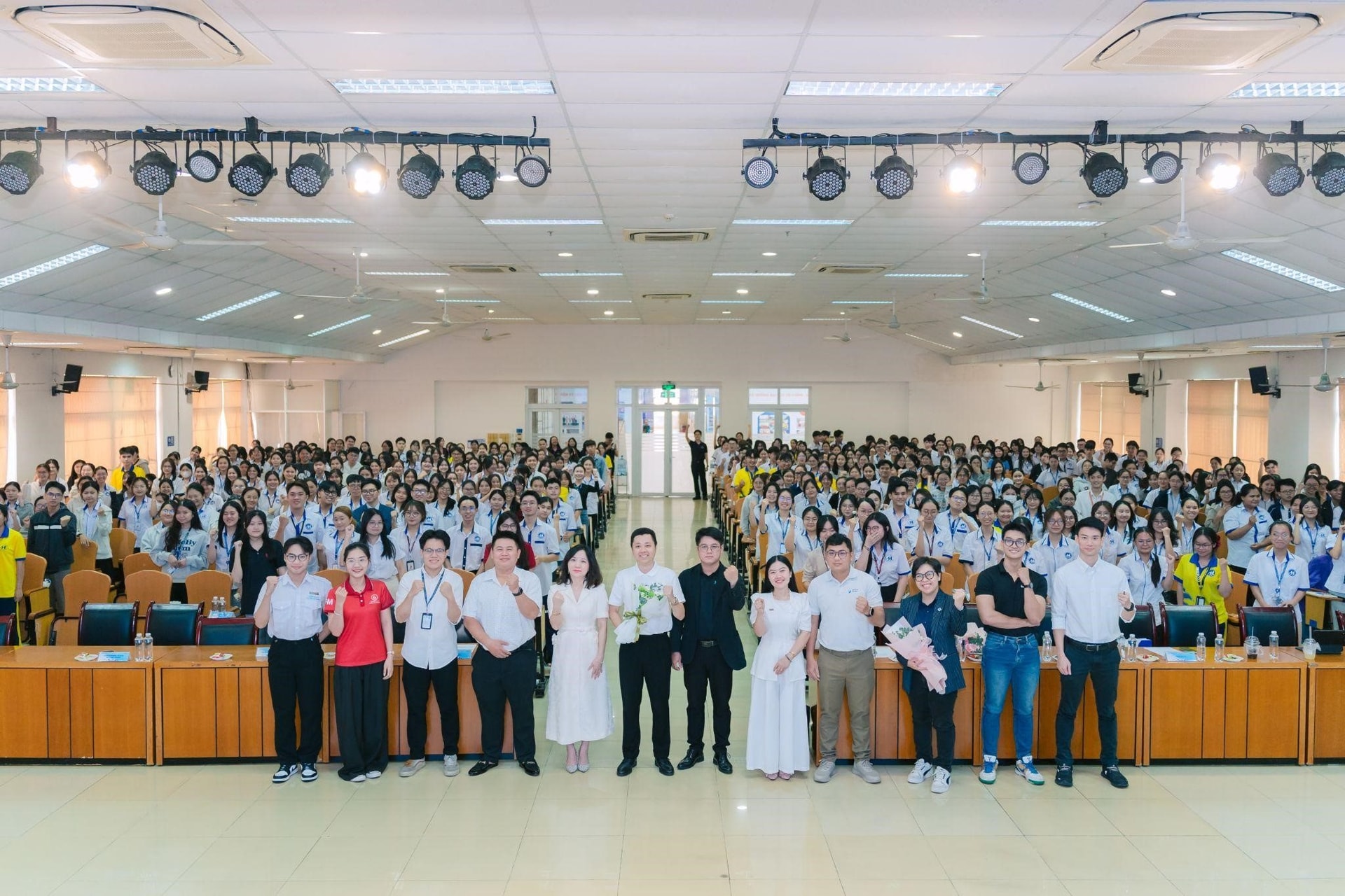 Bài học từ 86% nhân sự bị sa thải vì AI nhưng lương kỹ sư công nghệ vẫn lên tới 150.000 USD 1 1.jpg