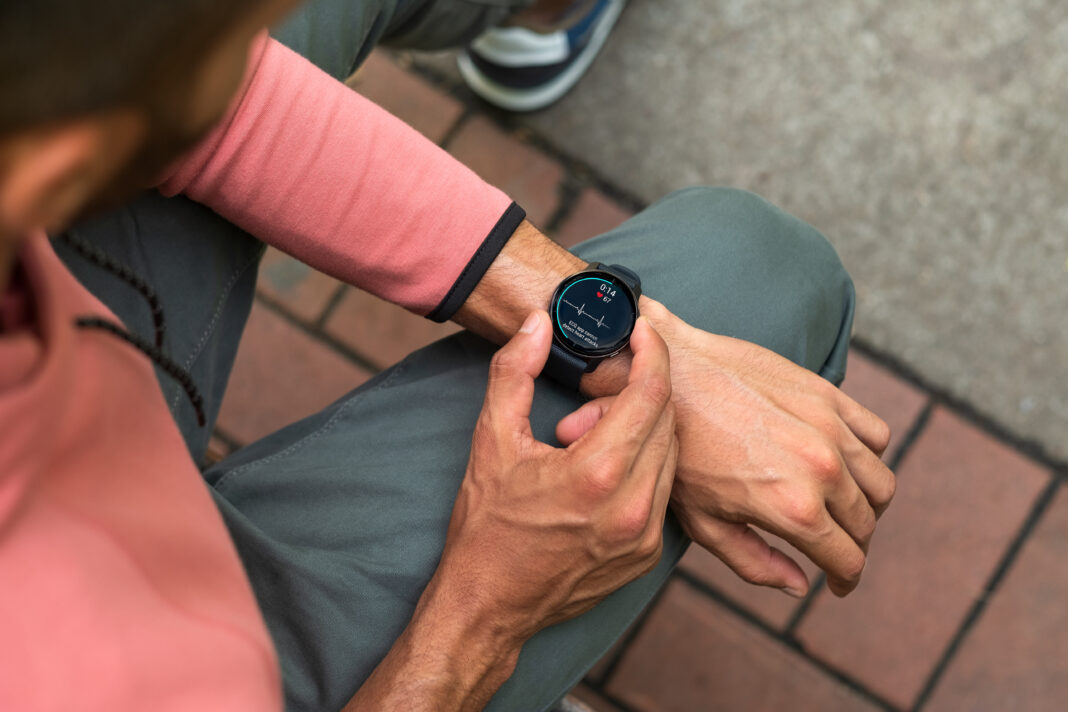 1761923111_garmin-ecg-app-venu-2-plus-recording-ecg.jpg