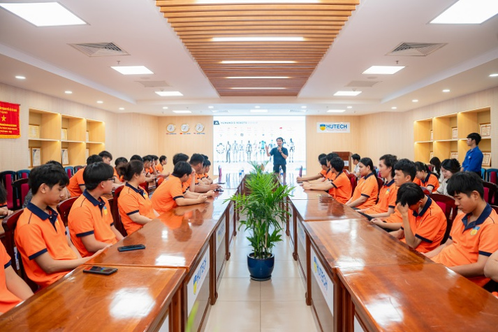 Cùng sinh viên VKIT khám phá mô hình giáo dục thông minh trong kỷ nguyên AI 2 Cùng sinh viên VKIT khám phá mô hình giáo dục thông minh trong kỷ nguyên AI 28