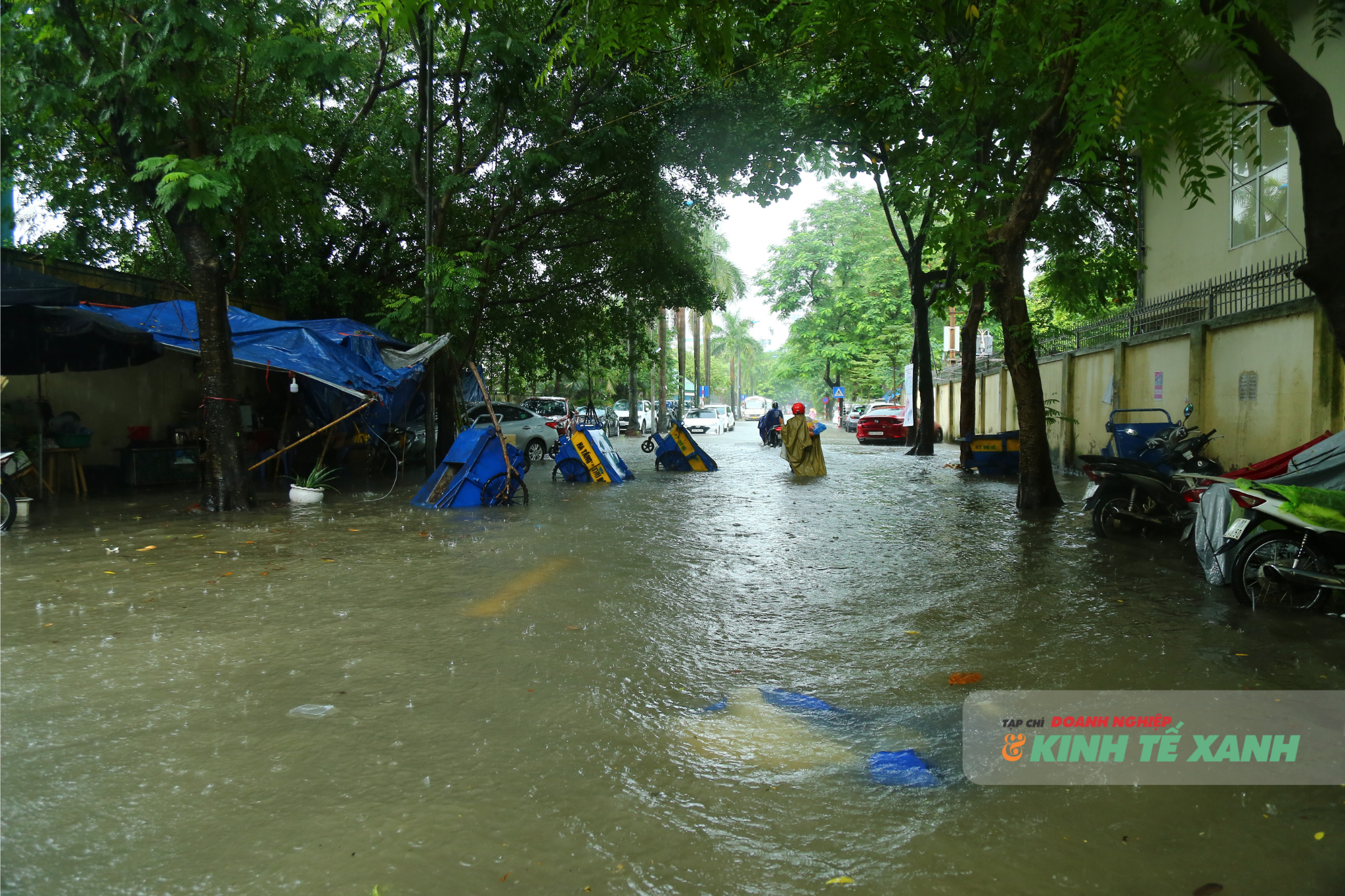 Nghề “cửu vạn thời mưa bão”, kiếm tiền triệu/ngày tại Hà Nội 12 2-1759819277.png