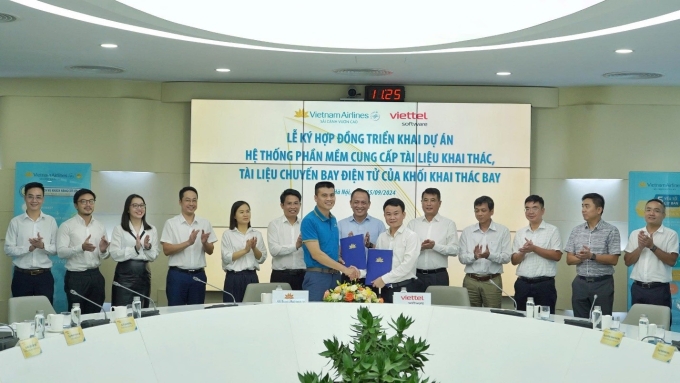 Viettel Software vinh danh tại Giải thưởng Chuyển đổi số Việt Nam ở Hà Nội 2 Đại diện Vietnam Airlines và Viettel Software tại lễ ký kết hợp đồng triển khai dự án Hệ thống phần mềm cung cấp tài liệu khai thác, tài liệu chuyến bay điện tử (Moplus). Ảnh: Viettel