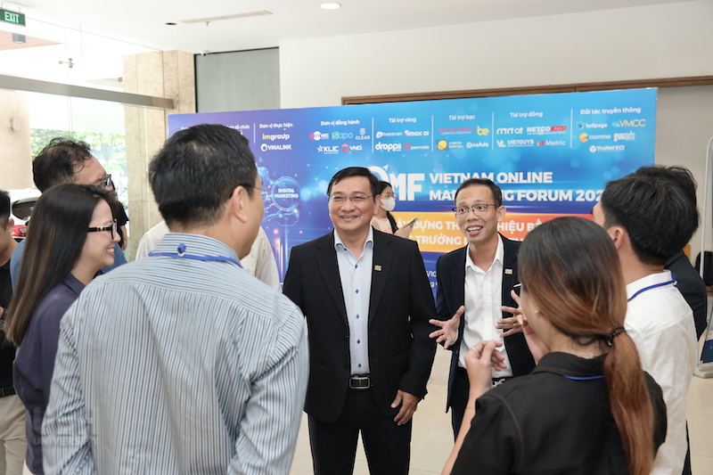20251019221843 ueh dong hanh cung hiep hoi thuong mai dien tu viet nam to chuc vietnam online market