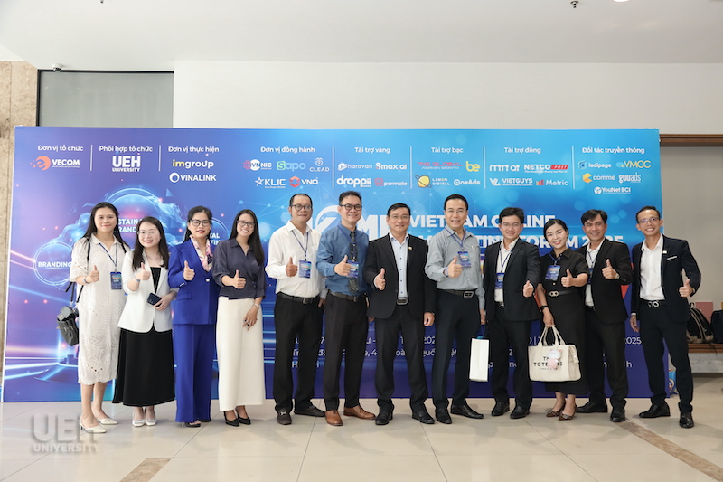 20251019221911 ueh dong hanh cung hiep hoi thuong mai dien tu viet nam to chuc vietnam online market