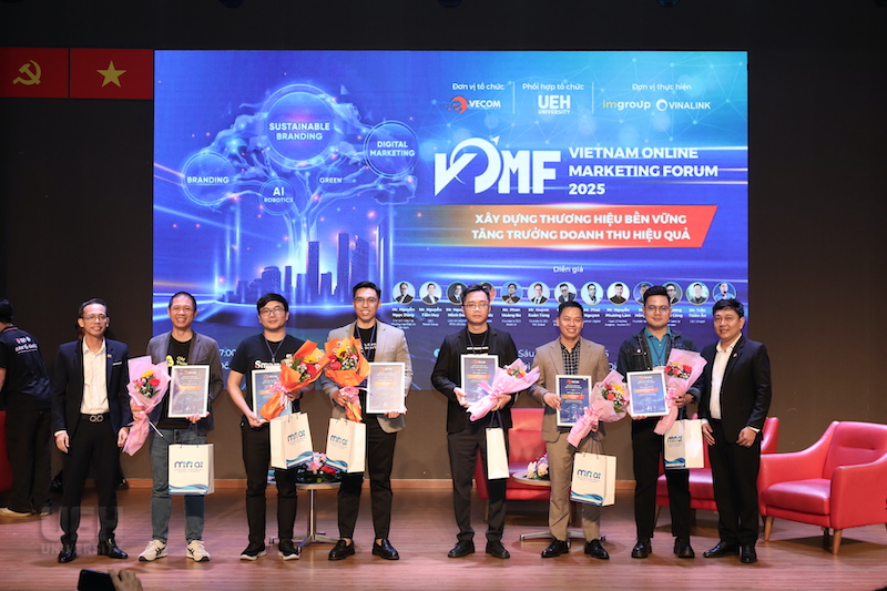 20251019222057 ueh dong hanh cung hiep hoi thuong mai dien tu viet nam to chuc vietnam online market