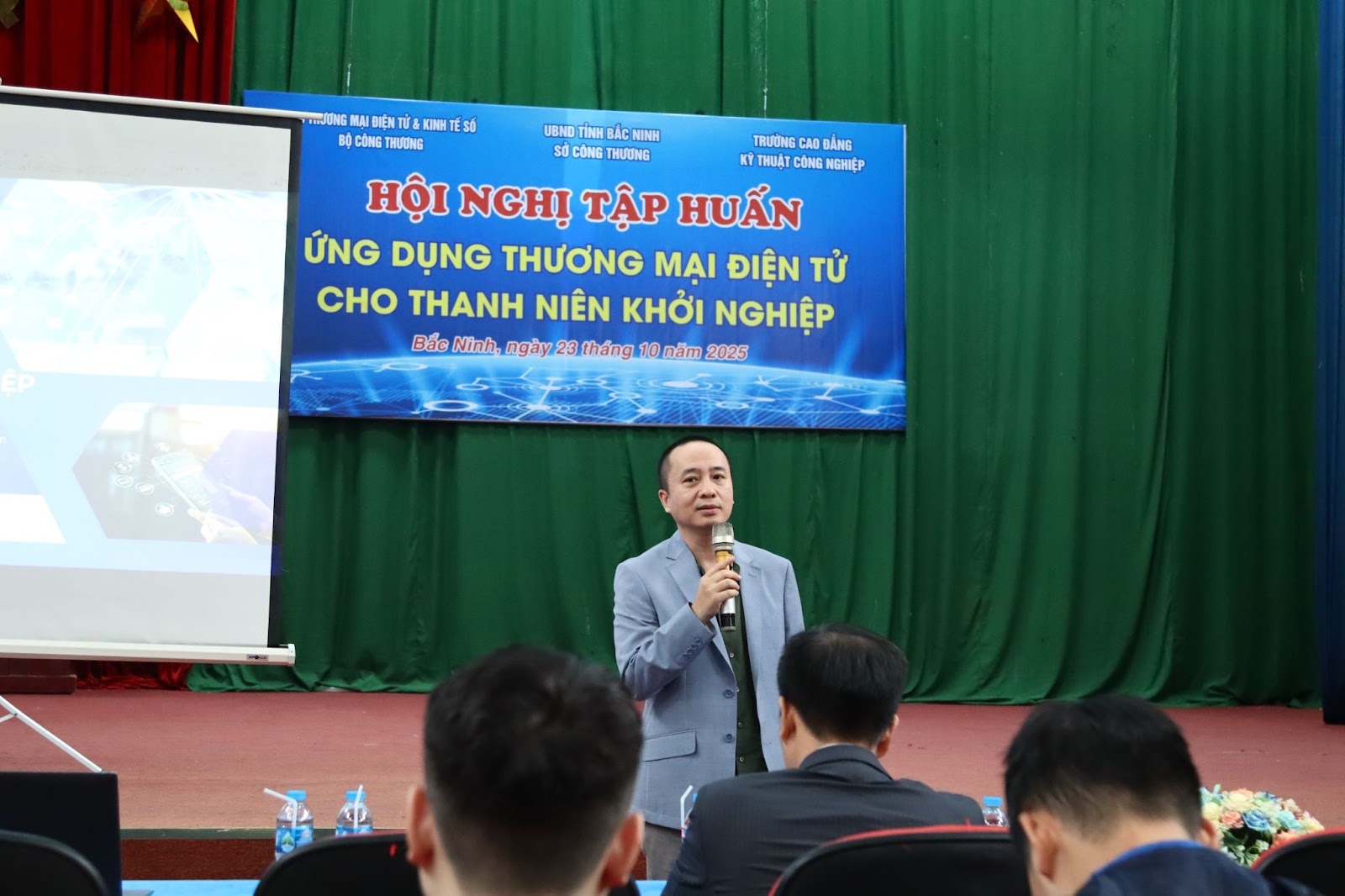 Thanh niên Bắc Ninh nâng cao năng lực khởi nghiệp cùng thương mại điện tử 3 24129ccc88b1b0f990e6cf7b75fcbfe12025 10 24 02 22 253 f74d9