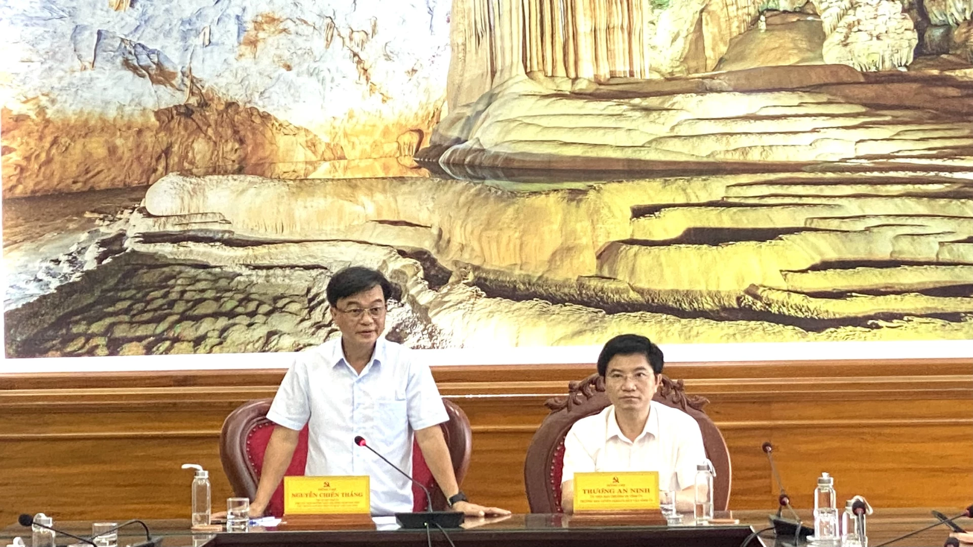 Phó Bí thư Tỉnh ủy, Chủ tịch UBMTTQ Việt Nam tỉnh, Phó Chủ tịch Thường trực HĐND tỉnh, trưởng Tiểu ban Tuyên truyền Nguyễn Chiến Thắng kết luận buổi làm việc - Ảnh: N. L