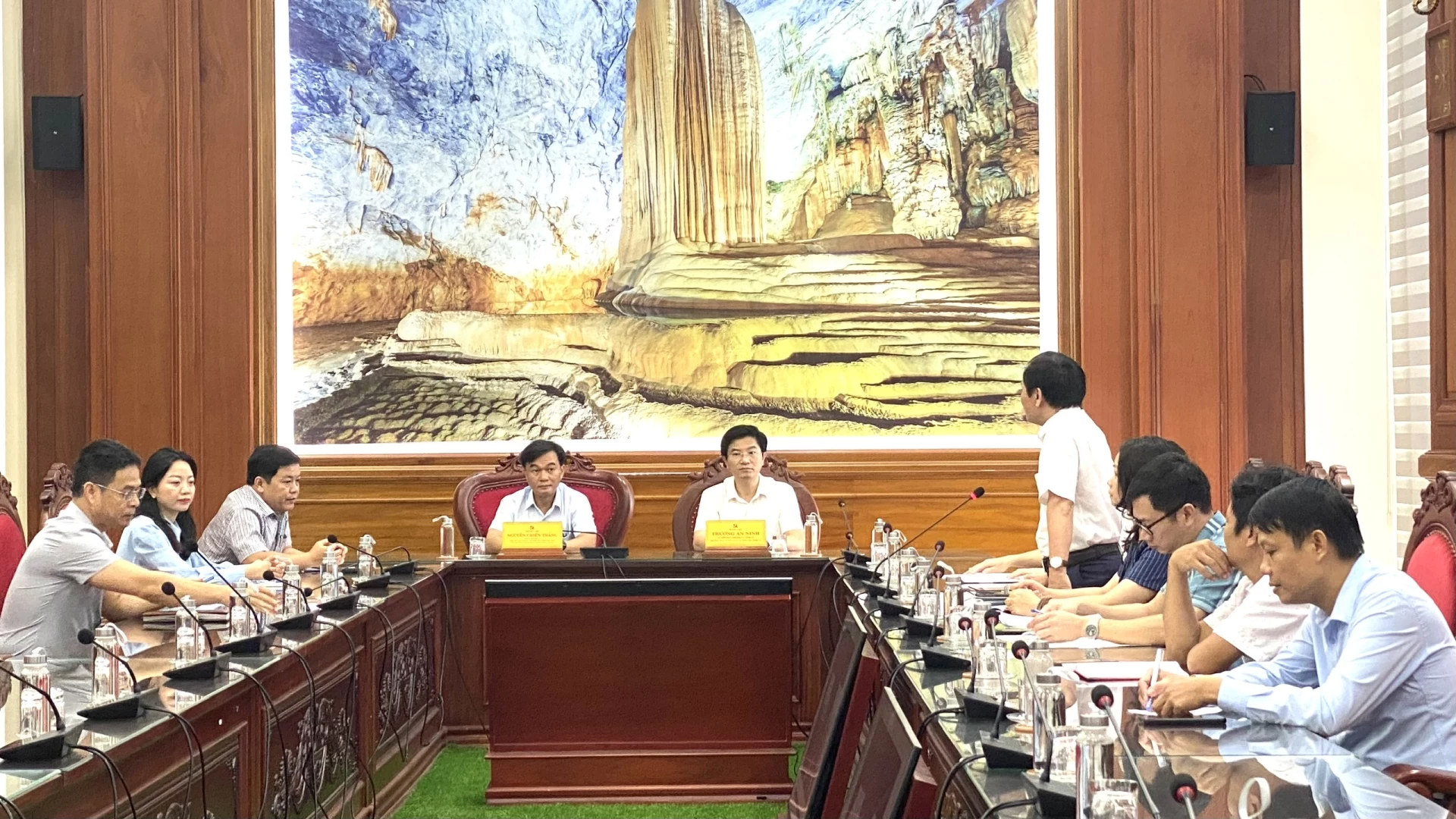 Quang cảnh buổi làm việc - Ảnh: N.L