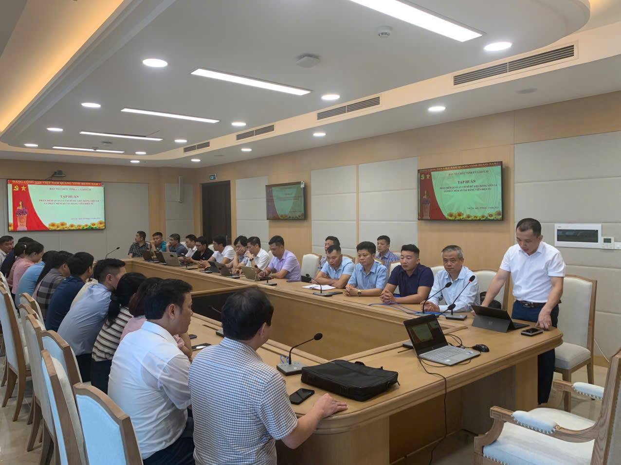 Ban Tổ chức Tỉnh ủy Lào Cai tập huấn sử dụng phần mềm Sổ tay đảng viên điện tử và phần mềm Cơ sở dữ ... 1 anh tin bai