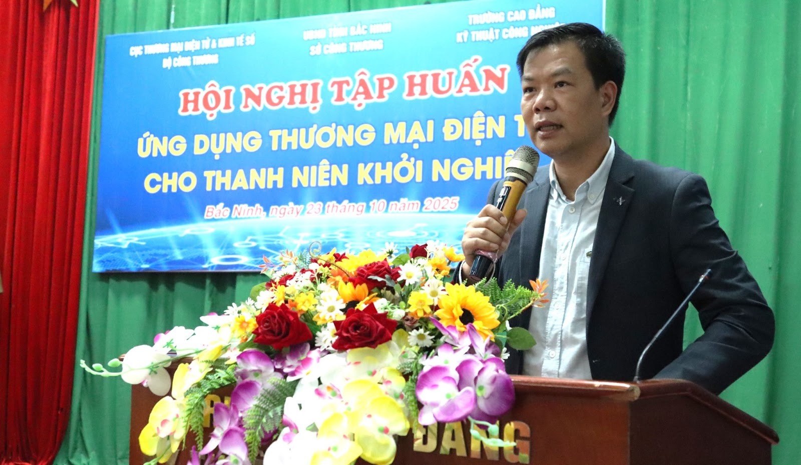 Thanh niên Bắc Ninh nâng cao năng lực khởi nghiệp cùng thương mại điện tử 4 914bf6daab1c4f2ff7fdb2abb4d882ed2025 10 24 03 10 564 c8a54