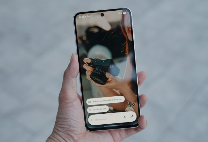 Giới trẻ dùng AI để tư vấn mua sắm 2 Tính năng chia sẻ màn hình trên Galaxy A56 5G. Ảnh: Samsung